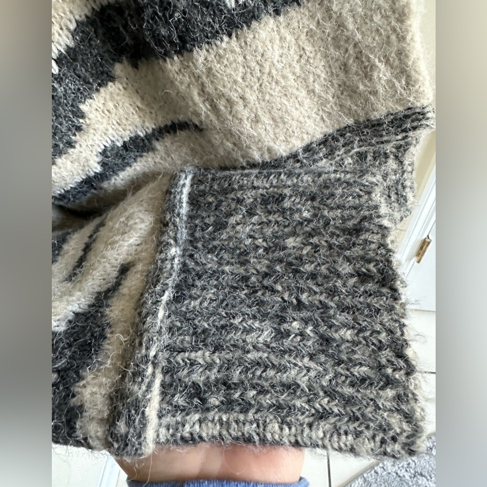 NWOT Pilcro From Anthropologie Blue/Cream Sweater- Small - Picture 6 of 9